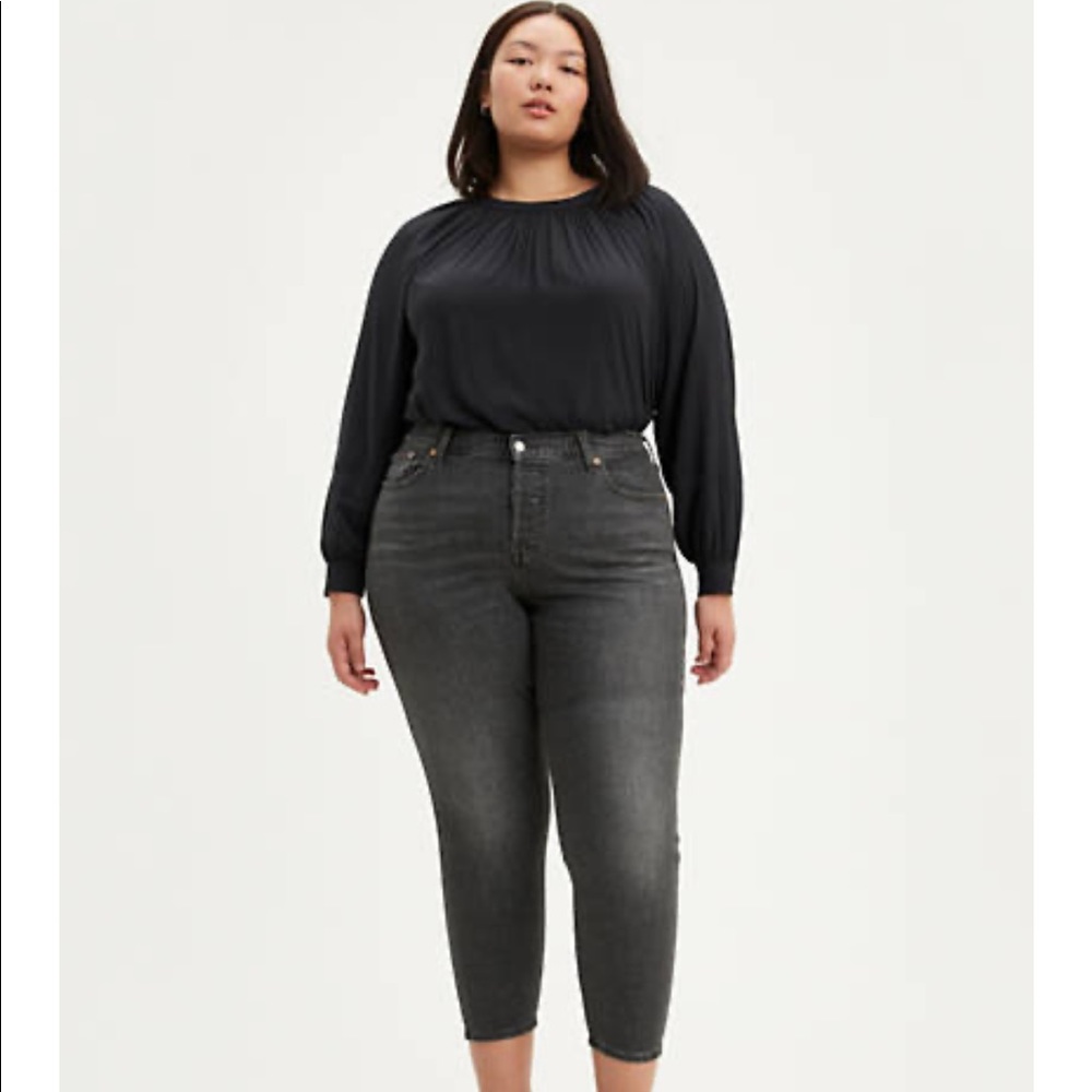 Levi’s wedgie skinny black with rips